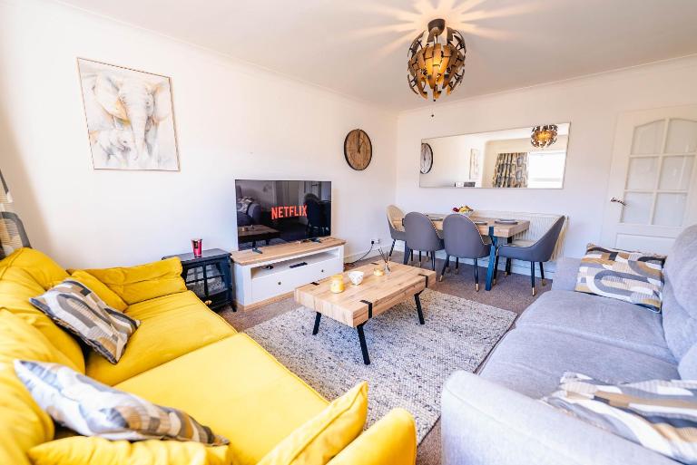 Spacious 2BR 1Bath with Free Street Parking & Close to Roath Park Landmark - B&B Cardiff