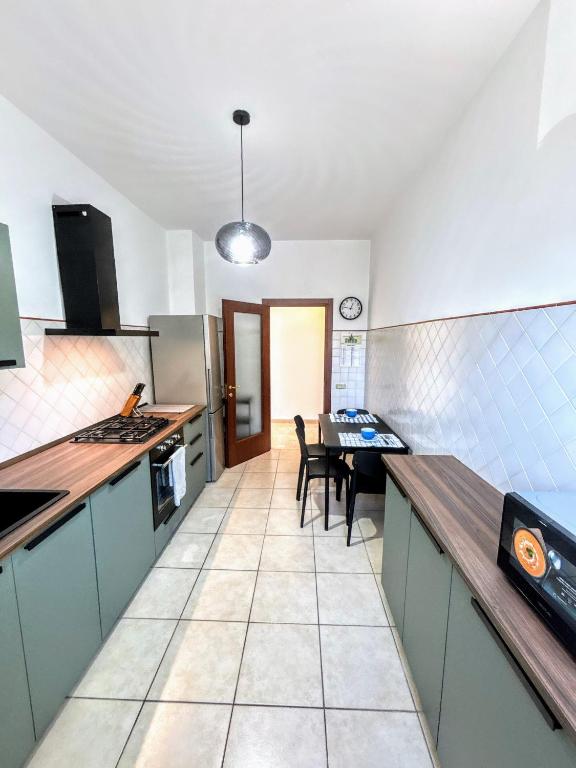 Bright Apartment Marina di Carrara - Free Parking - B&B Carrara