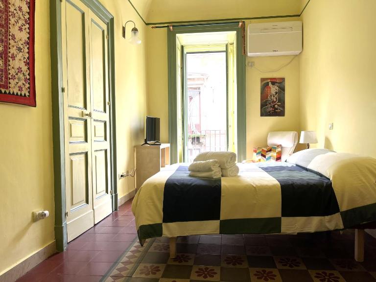 Zhara Buda - B&B Catania