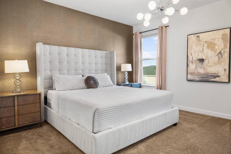 20 min to disney | Pool & Hot Tub | Sleeps 15 - B&B Kissimmee