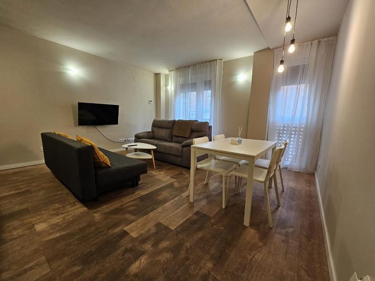 Apartamentos Picasso - B&B Alcalá de Henares