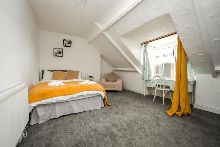 Apt - Sleeps 10 - Parking - Ideal for Contractors - B&B Gateshead