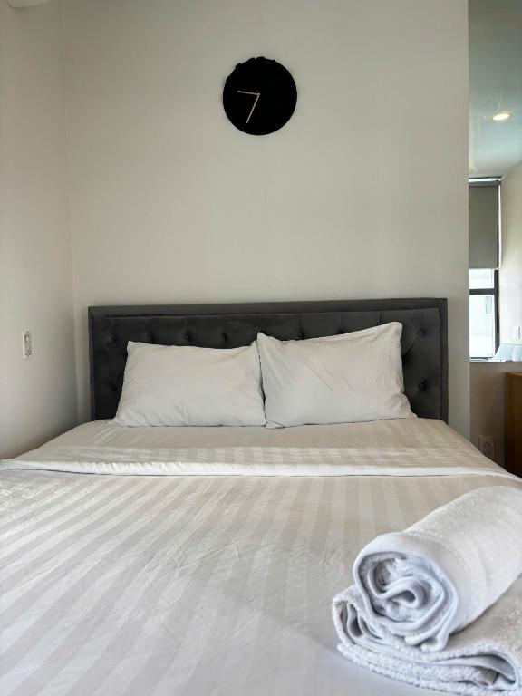 Rivergate Residence Central - Infinity swimming pool - B&B Ho Chi Minh