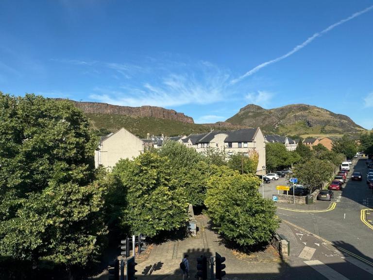 Flat, Arthur Seat view, walking distance to Castle - Ferienwohnung Edinburgh