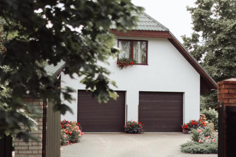 Holiday house with landscape garden - B&B Pļavniekkalns