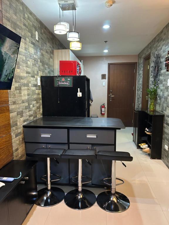 R and RMI CONDOTEL - B&B Baguio City