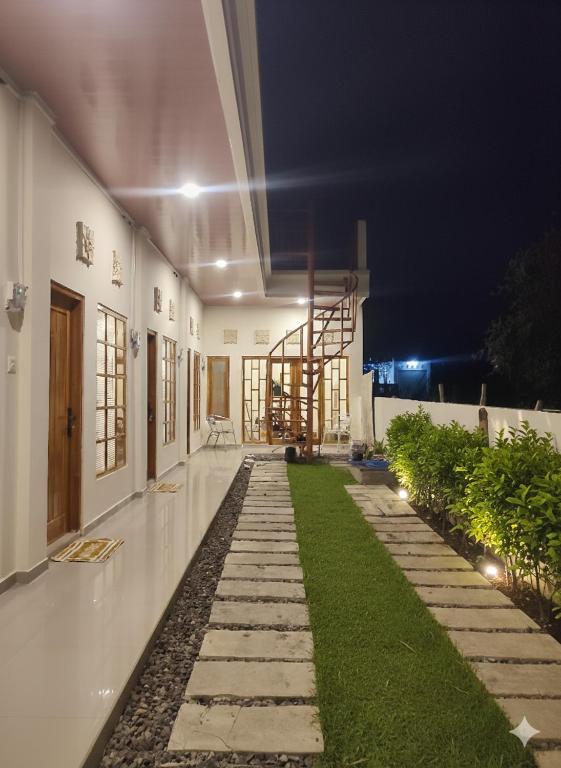 Anymor Homestay - B&B Labuan Bajo