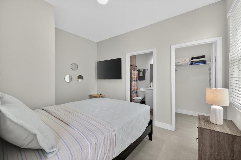 Modern 1BR Near Busch Gardens & Downtown - B&B Tampa