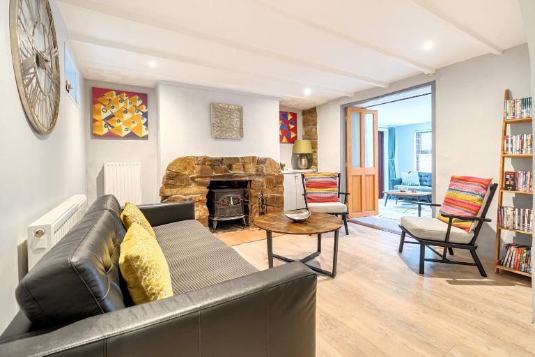 Spacious Farmhouse between St Agnes & Porthowan - Chambres d'hôtes Truro