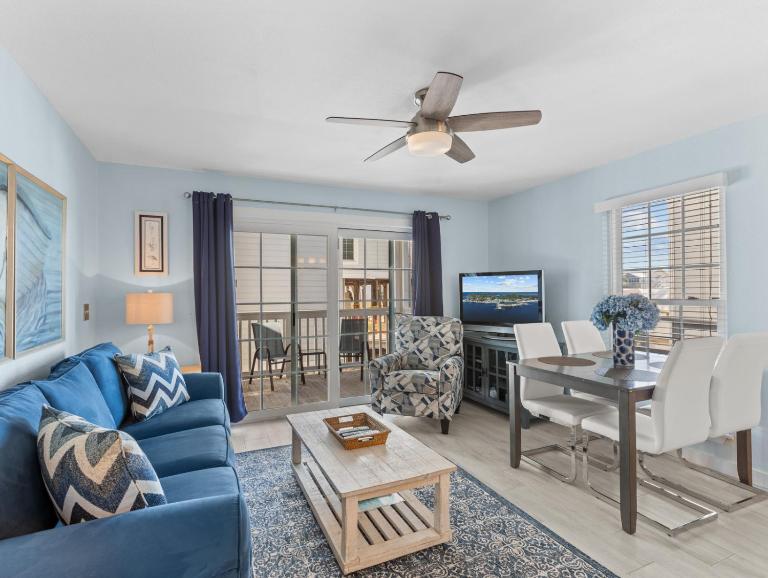 Island Place 102 Perfect Downtown Getaway w Pool! - Ferienwohnung Cedar Key