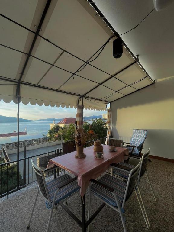 Apartment Mladinić - B&B Okrug Donji