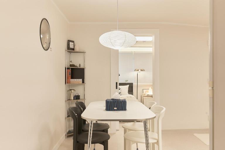Sinsa Still - 5 minutes from Sinsa Station, 8 minutes from Nonhyeon Station, 5 minutes from Airport Bus, Luggage Storage, Adult Hospital, Business Trip, Hangang Park, Convenient Transportation - B&B Seul