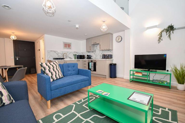 Spacious 1BED Mezzanine Apartment in Central Leeds - B&B Leeds