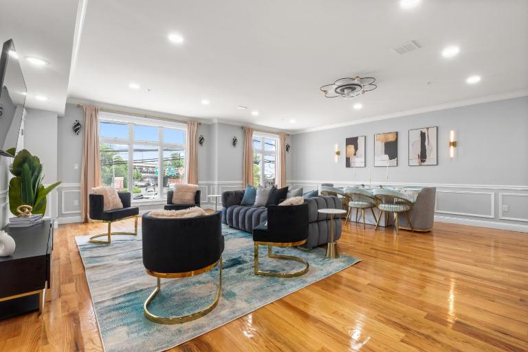 Luxury 4BR Home Near Manhattan Sleeps 12 - Ferienwohnung Jersey City