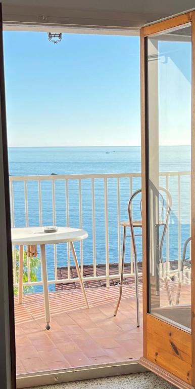 Petit Appartement Vue Mer - Ferienwohnung Roses
