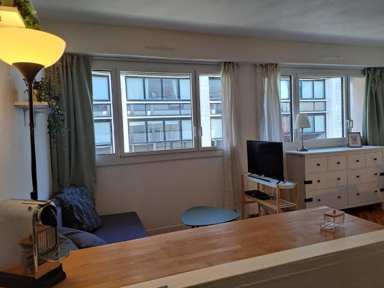Studio hypercentre avec parking - gare à 2 min - B&B Tours