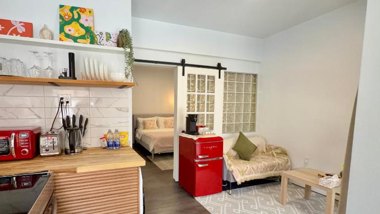 Maison Mosaïque | Glassbrick 1BR near LeonardCohen - B&B Montreal