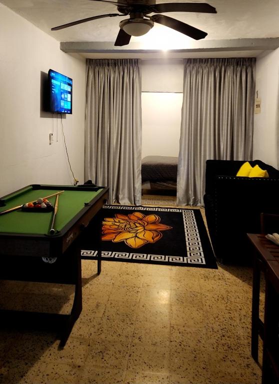 First Floor 2 Bed Apartment - Bed and Breakfast La Ceiba