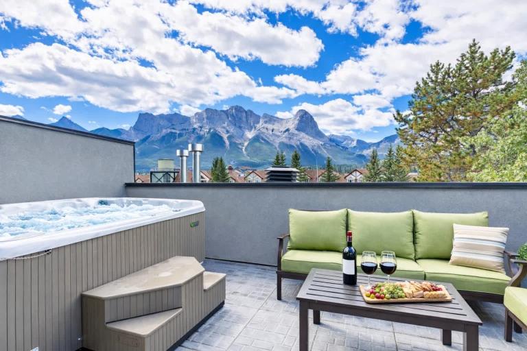Rundleview - Impeccable Design and Private Hot Tub - B&B Canmore