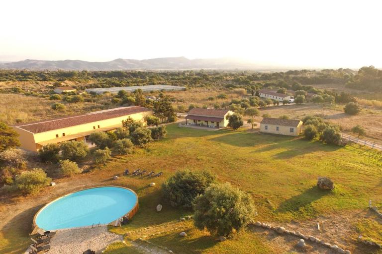 Loft in Badesi with pool 24h 1500 meters from the sea - B&B Badesi