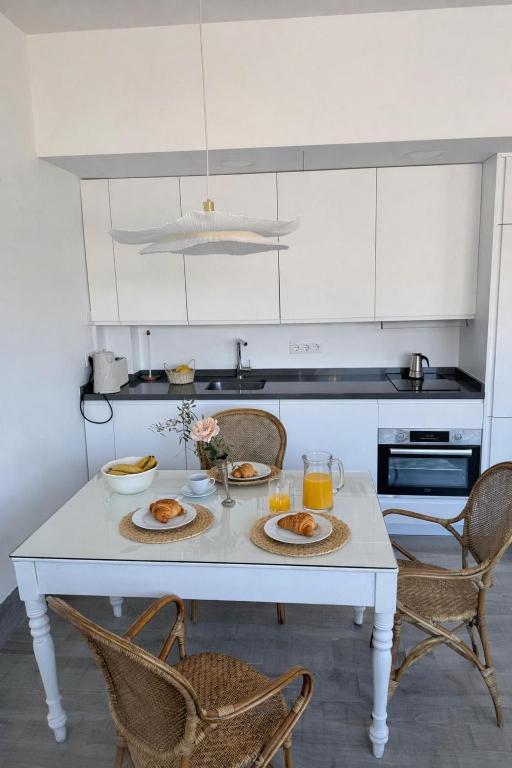 Teatinos 30 - B&B Seville