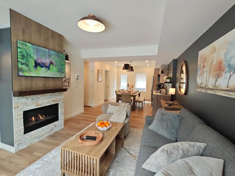 New Luxury MountainView Downtown2B2B RooftopHottub - B&B Canmore