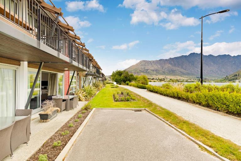 Queenstown Lakefront & Beach, Mountain Views, 3BRs 3Baths - B&B Queenstown