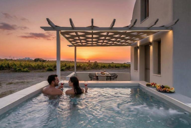 MelivOia - Sunset Jacuzzi Villas - B&B Foinikiá