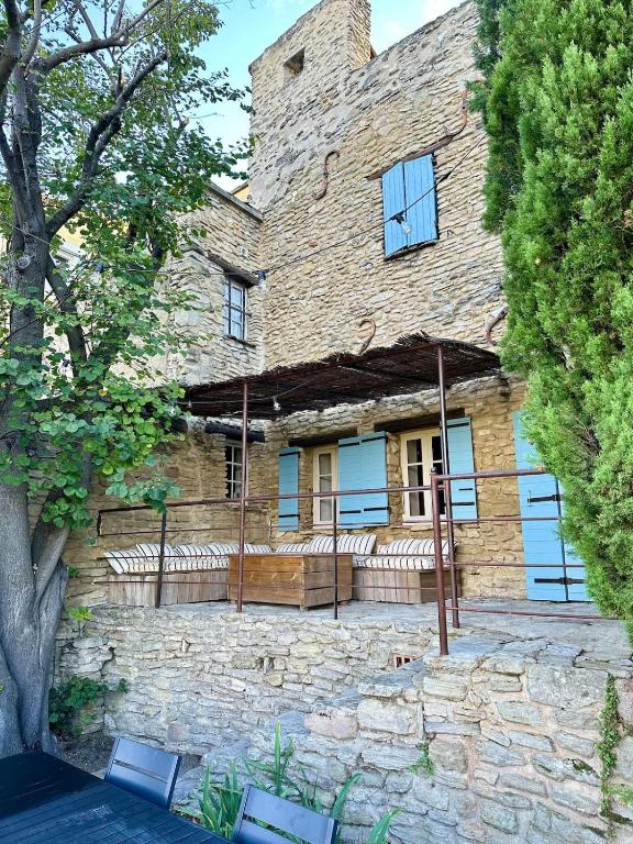 La maison Haut-perché townhouse with view and jacuzzi - Chambres d'hôtes Saumane-de-Vaucluse