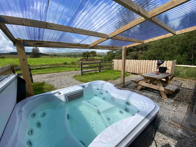 Forest View Cottage - Private Hot Tub - B&B Ballynameen
