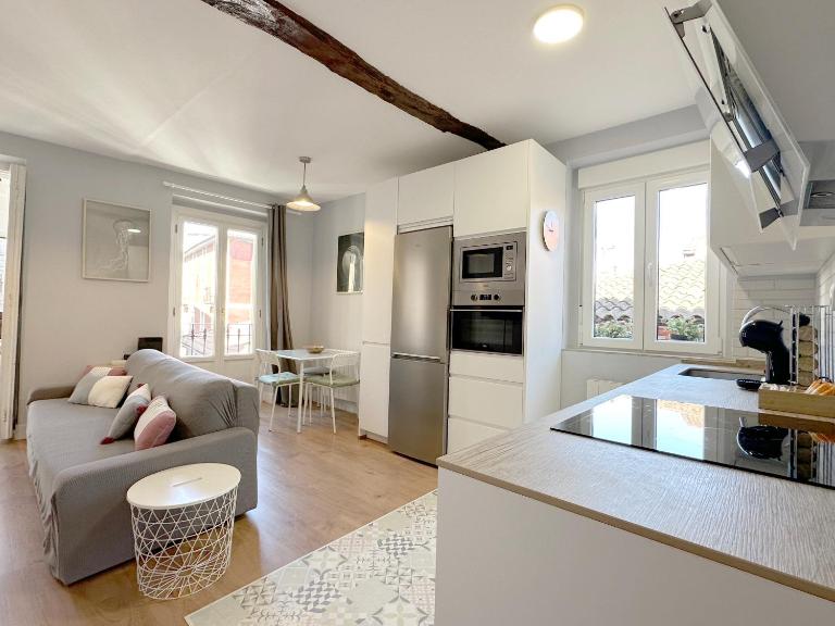 Apartment facing the Bizkaia Bridge, Bilbao - B&B Portugalete
