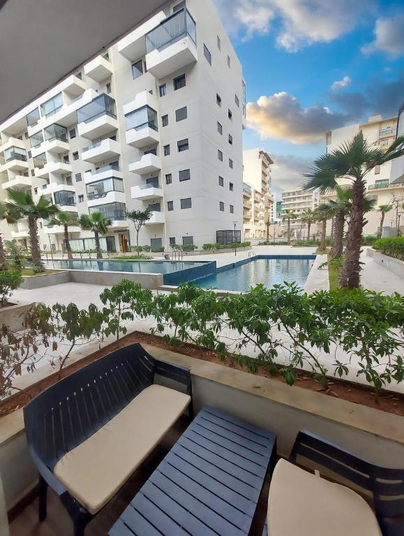 Quiet, Modern Studio Apartment in Zenata with Pool View - B&B Aïn Harrouda