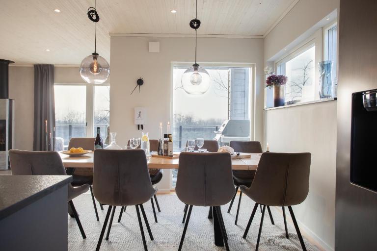 Nybyggt hus med privat pool, 3 sovrum och 2 badrum på Öland - B&B Borgholm