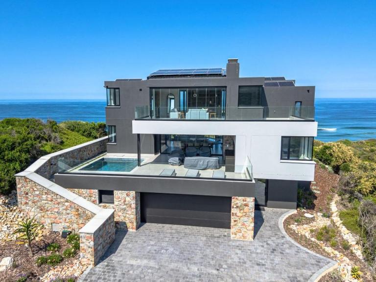 Myoli Beach Villa - B&B Sedgefield