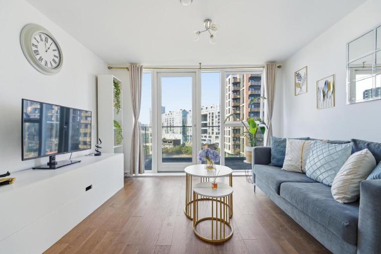 River View 2 Bed Apartment near the o2 - B&B London