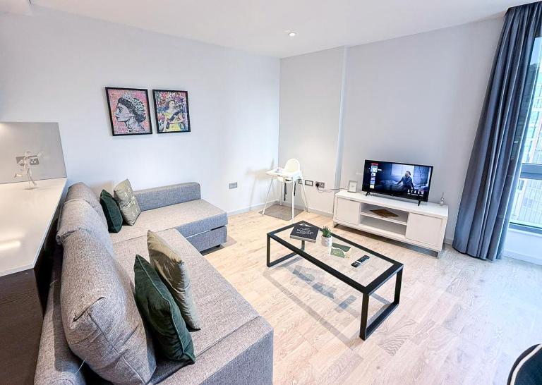 3BDR Kings Cross Apt with 2 Balconies, Workspace, Wi-Fi near St Pancras & Camden by Staylio London - Chambres d'hôtes Londres