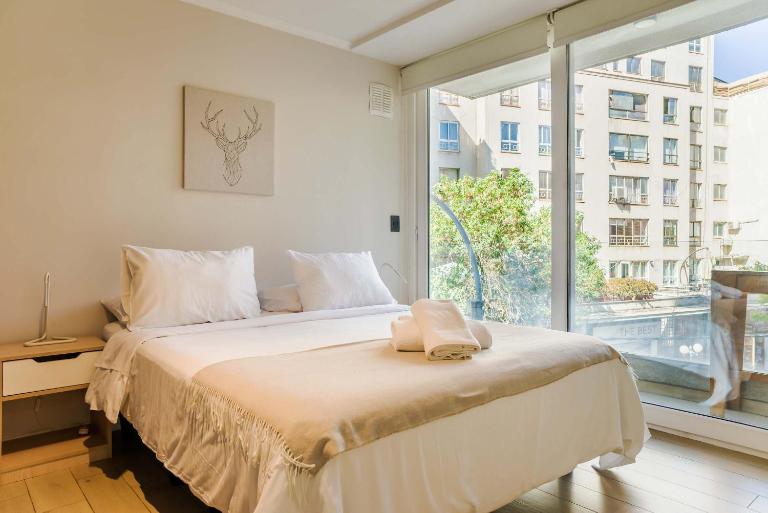 Chic 2BR Unique Stay in the Heart of Providencia - B&B Santiago del Cile