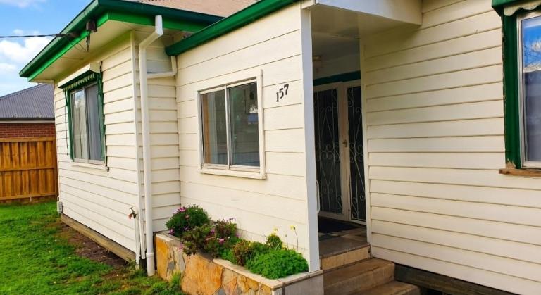 Holiday House in Sunbury Centre - B&B Cinnabar