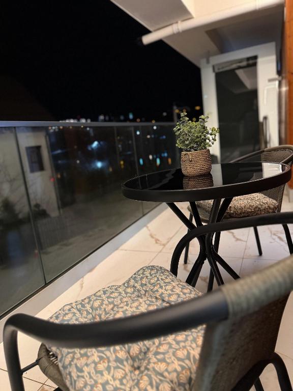 Apartament de Lux cu Terasă la Lac Rediu La 5 Minute de Moldova Mall - Ferienwohnung Iaşi