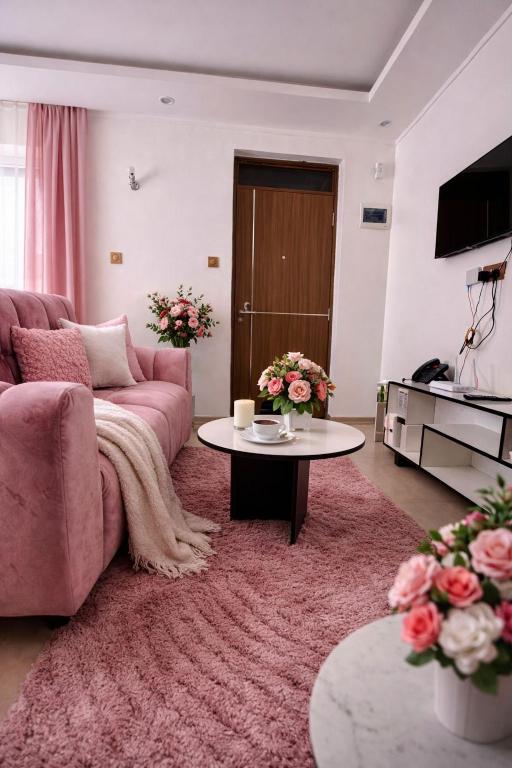 Modern Pink studio apartment in Westlands - B&B Nairobi