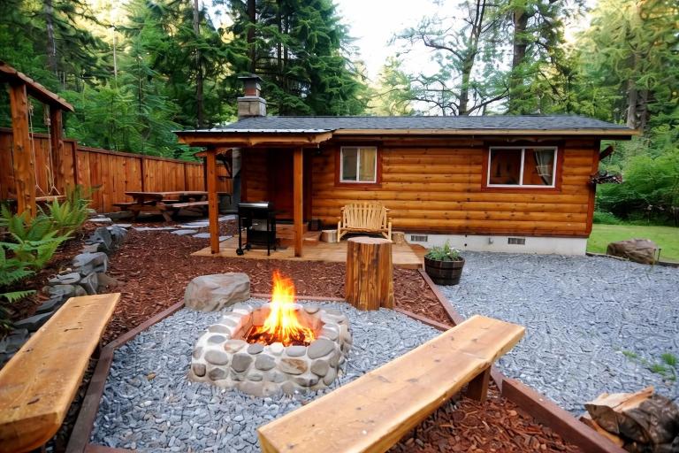 Knotty Shack- Unique Tiny Log Cabin with Hot Tub - B&B Ashford
