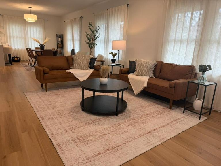 Prime Location! Spacious Family-Friendly Home - Bed and Breakfast Miamisburg