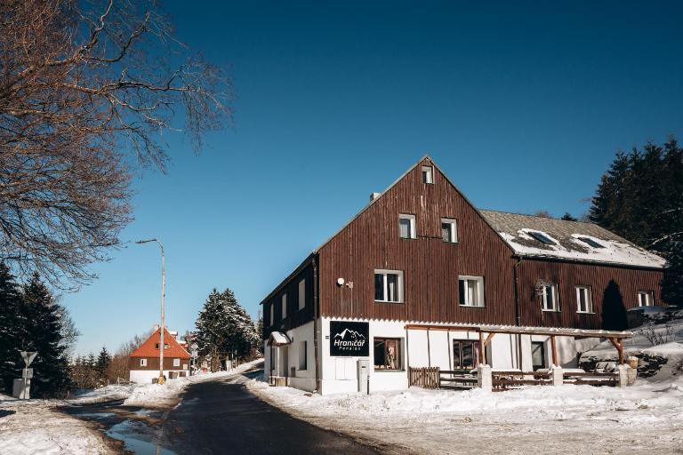 Pension Hraničář - Ferienwohnung Loucna pod Klinovcem