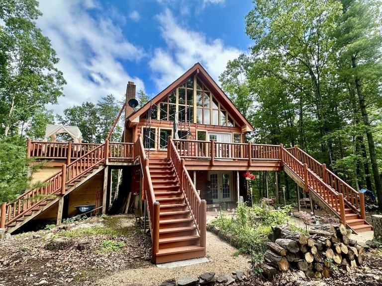 Jagerhouse - A Custom-Built Swiss-Style Luxury Mountain Retreat - 3 BR Upper Level, 1 Mile from Bryce Golf & Ski Resort - B&B Mount Jackson