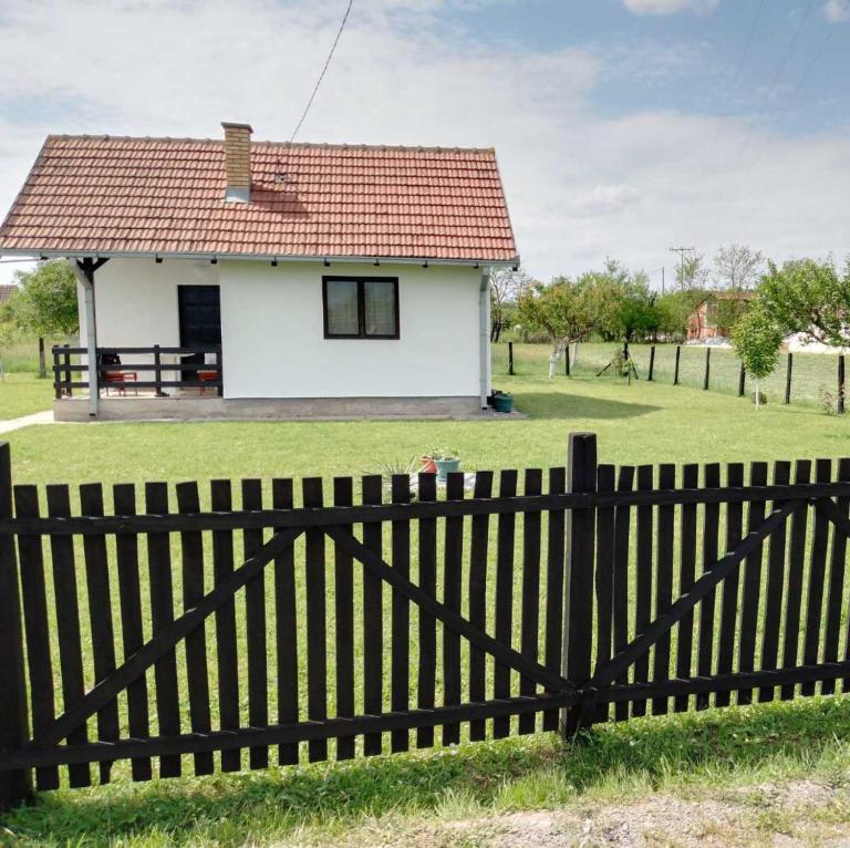 Veseli svet-Zvizdar,Ub - Chambres d'hôtes Ub