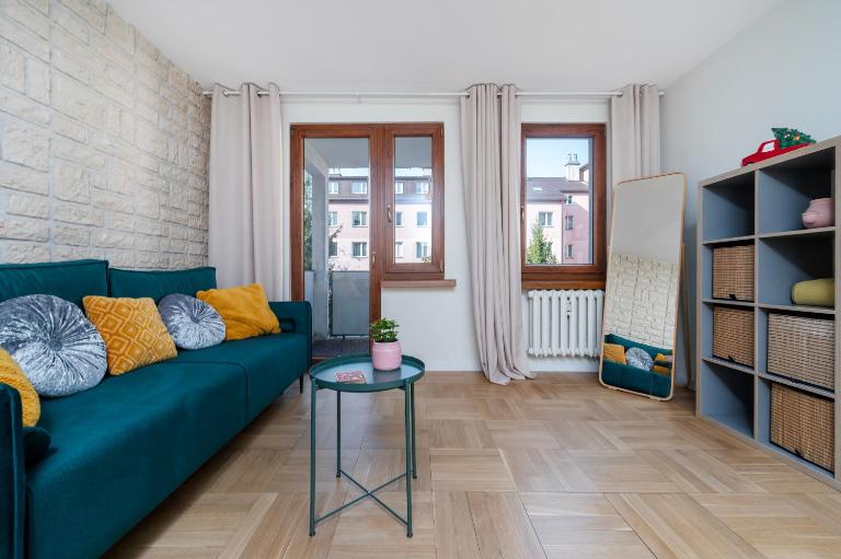 Rentowna Pleasant Apartment by BookingHost - B&B Lodz