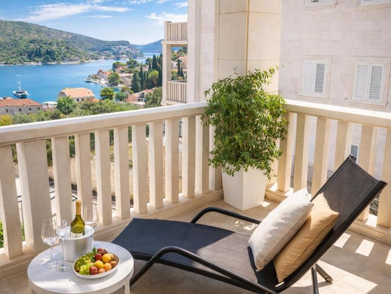 Seaview Apartment with Free Garage Parking 2 min to Beach Zaton near Dubrovnik - Ferienwohnung Zaton