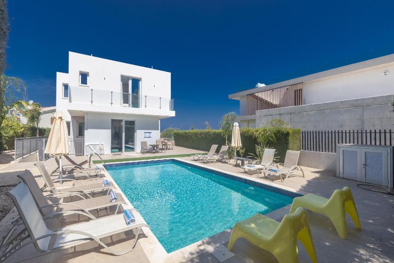 Polymnia Luxury Villas - Bed and Breakfast Protaras