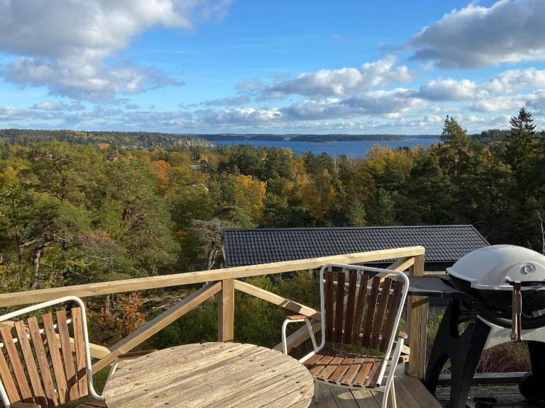 Idyllic Archipelago cottage with a sweeping sea view - Ferienwohnung Brevik