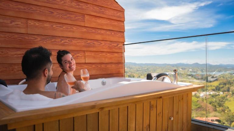 Loft de montaña con jacuzzi y chimenea,Vistas al Embalse, Montecielo - B&B Chiquinquirá